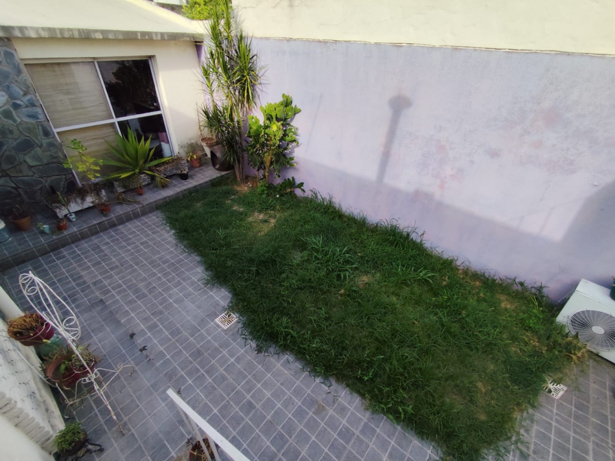 CASA DE 3 DORMITORIOS EN BARRIO SUR