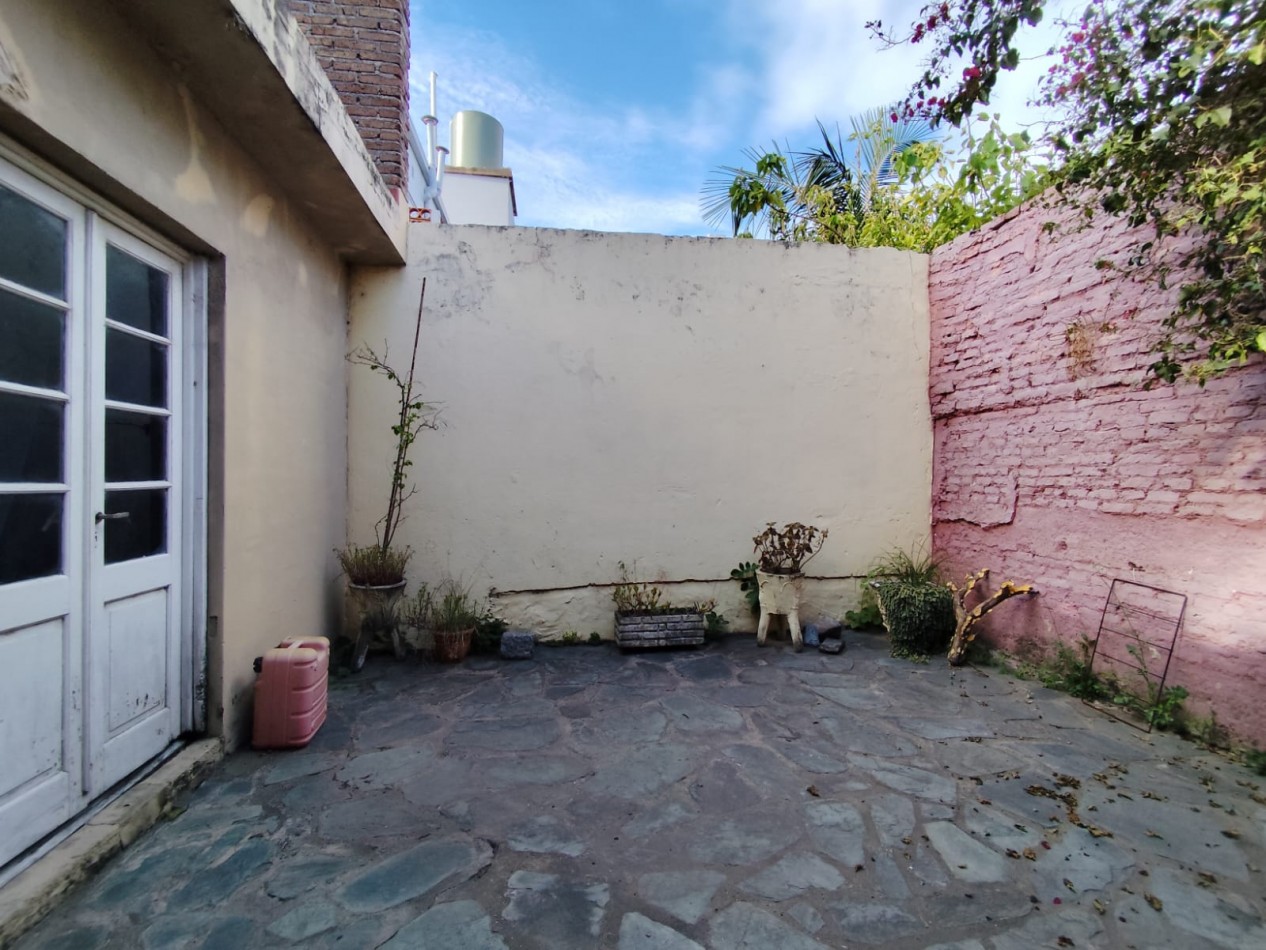 CASA DE 3 DORMITORIOS EN BARRIO SUR