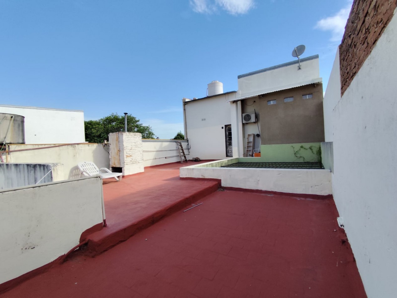 CASA DE 3 DORMITORIOS EN BARRIO SUR