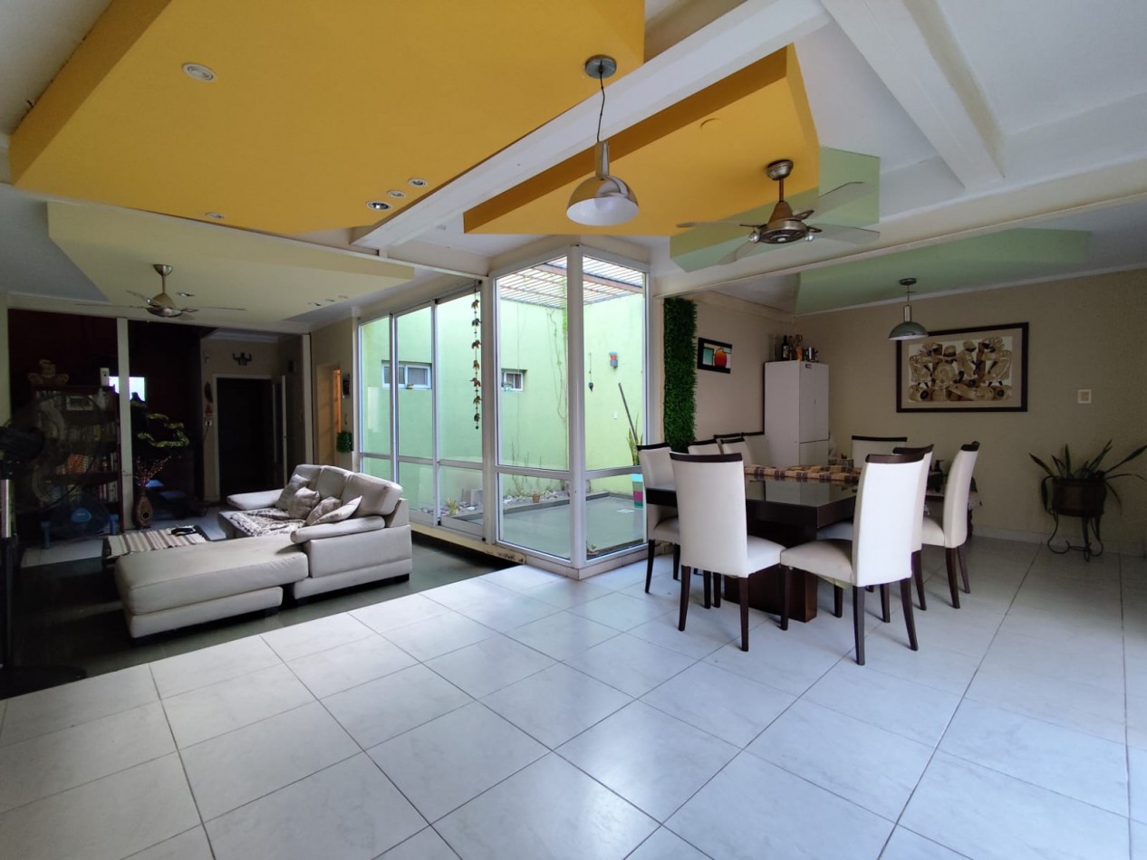 CASA DE 3 DORMITORIOS EN BARRIO SUR