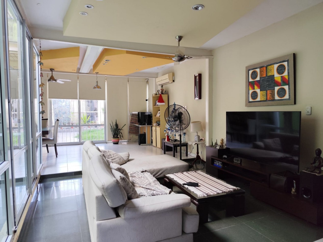 CASA DE 3 DORMITORIOS EN BARRIO SUR