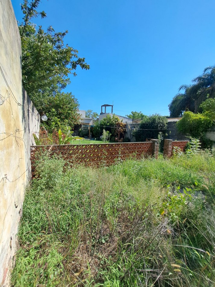 CASA CON GRAN PATIO VERDE 