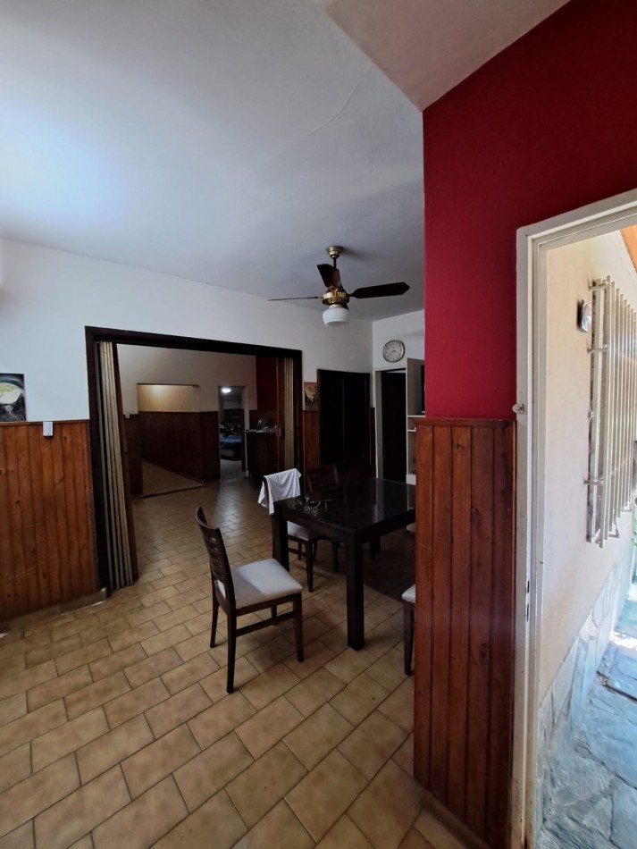 CASA CON GRAN PATIO VERDE 