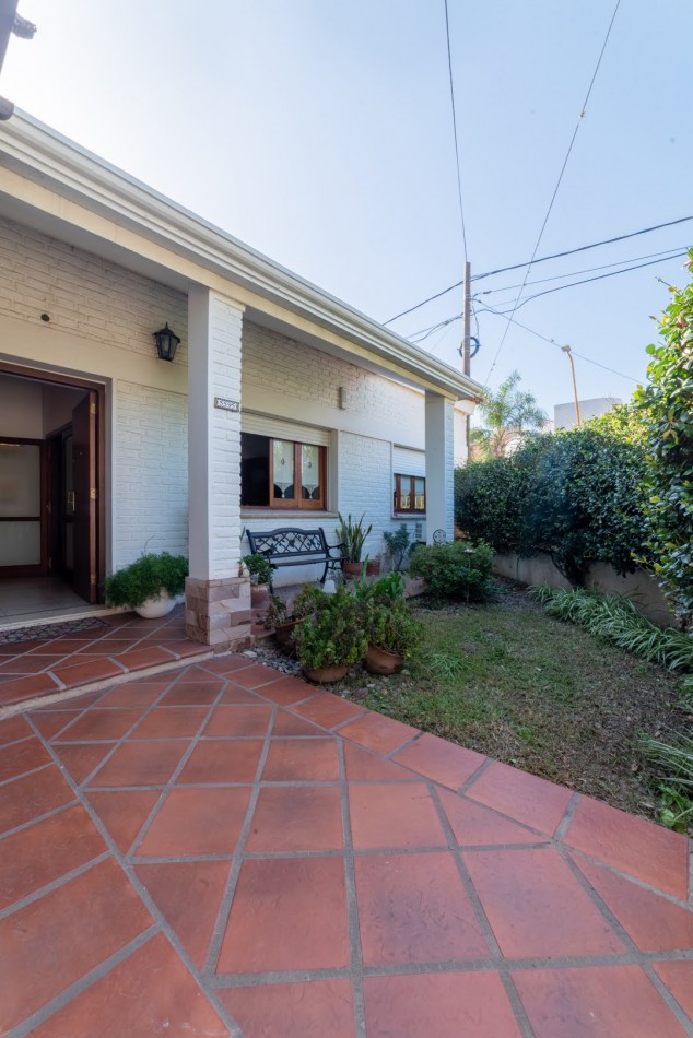 CASA A UNA CUADRA DE LA COSTANERA
