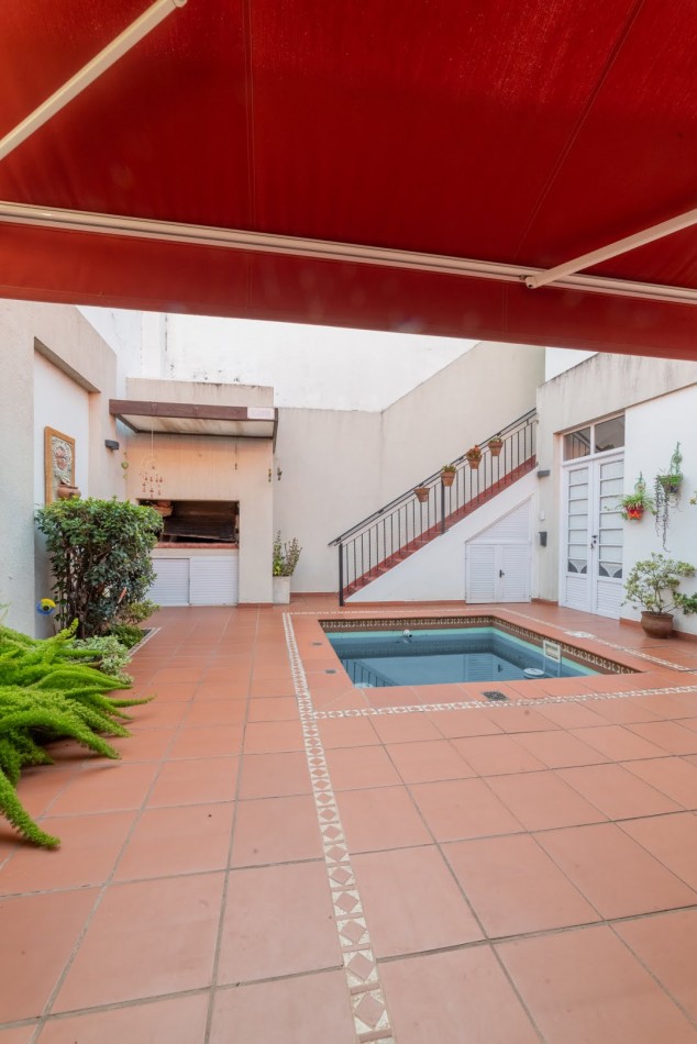 CASA A UNA CUADRA DE LA COSTANERA