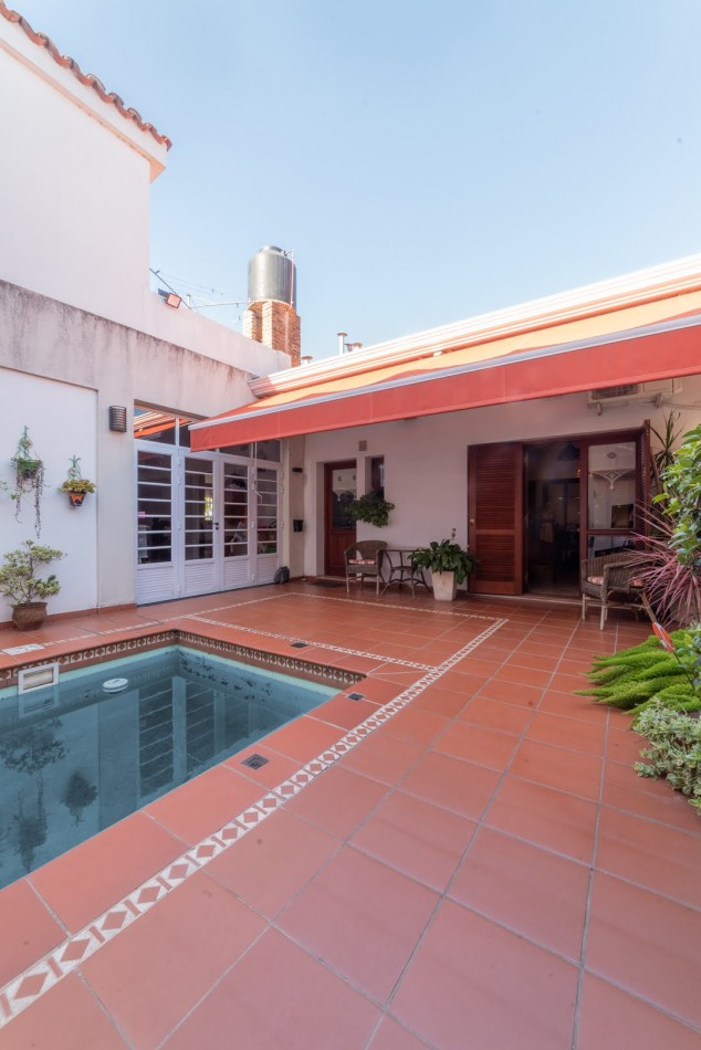 CASA A UNA CUADRA DE LA COSTANERA
