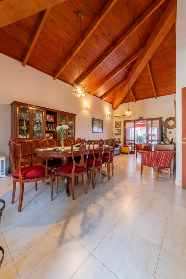 CASA A UNA CUADRA DE LA COSTANERA