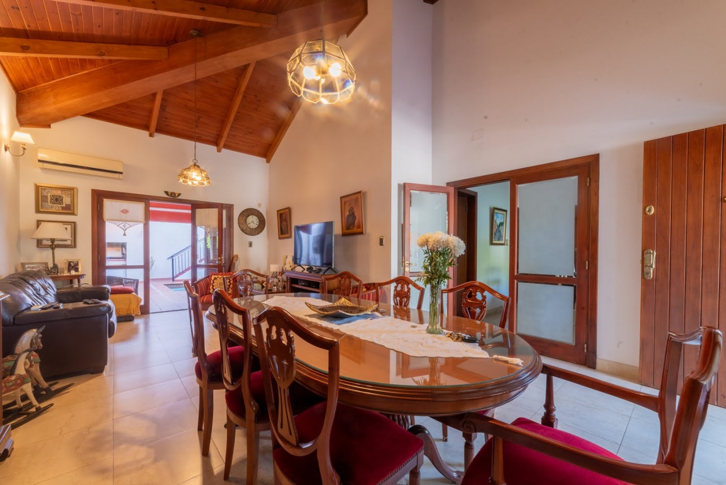 CASA A UNA CUADRA DE LA COSTANERA