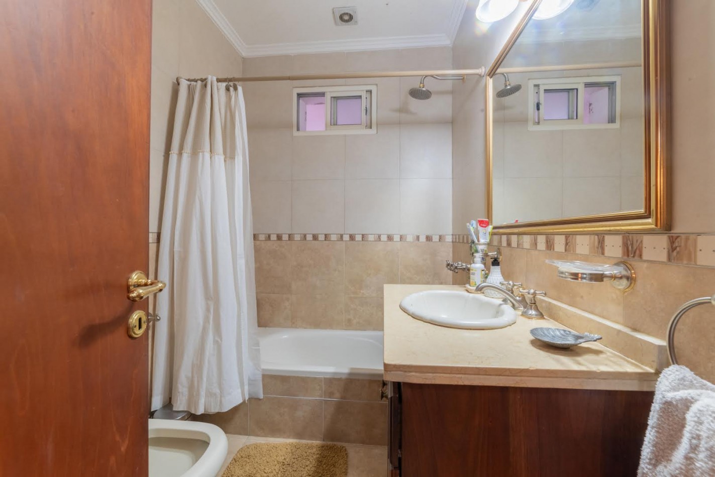 CASA A UNA CUADRA DE LA COSTANERA