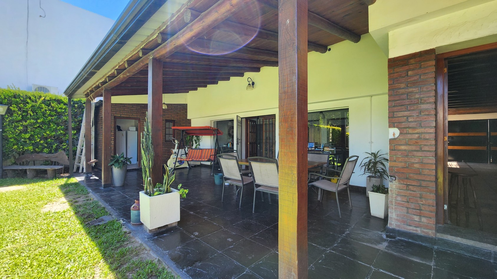 CASA EN COUNTRY LA TATENGUITA