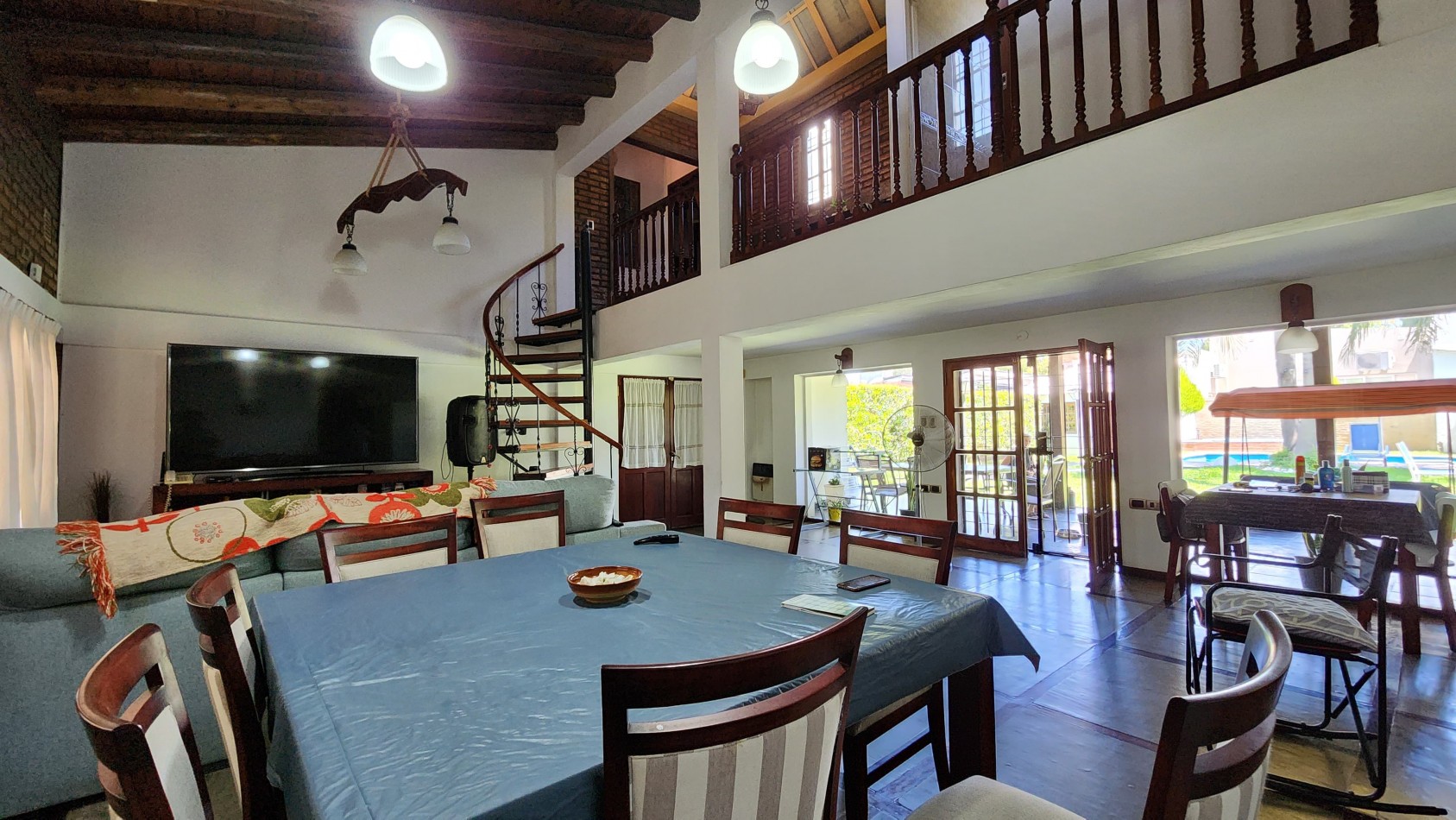 CASA EN COUNTRY LA TATENGUITA