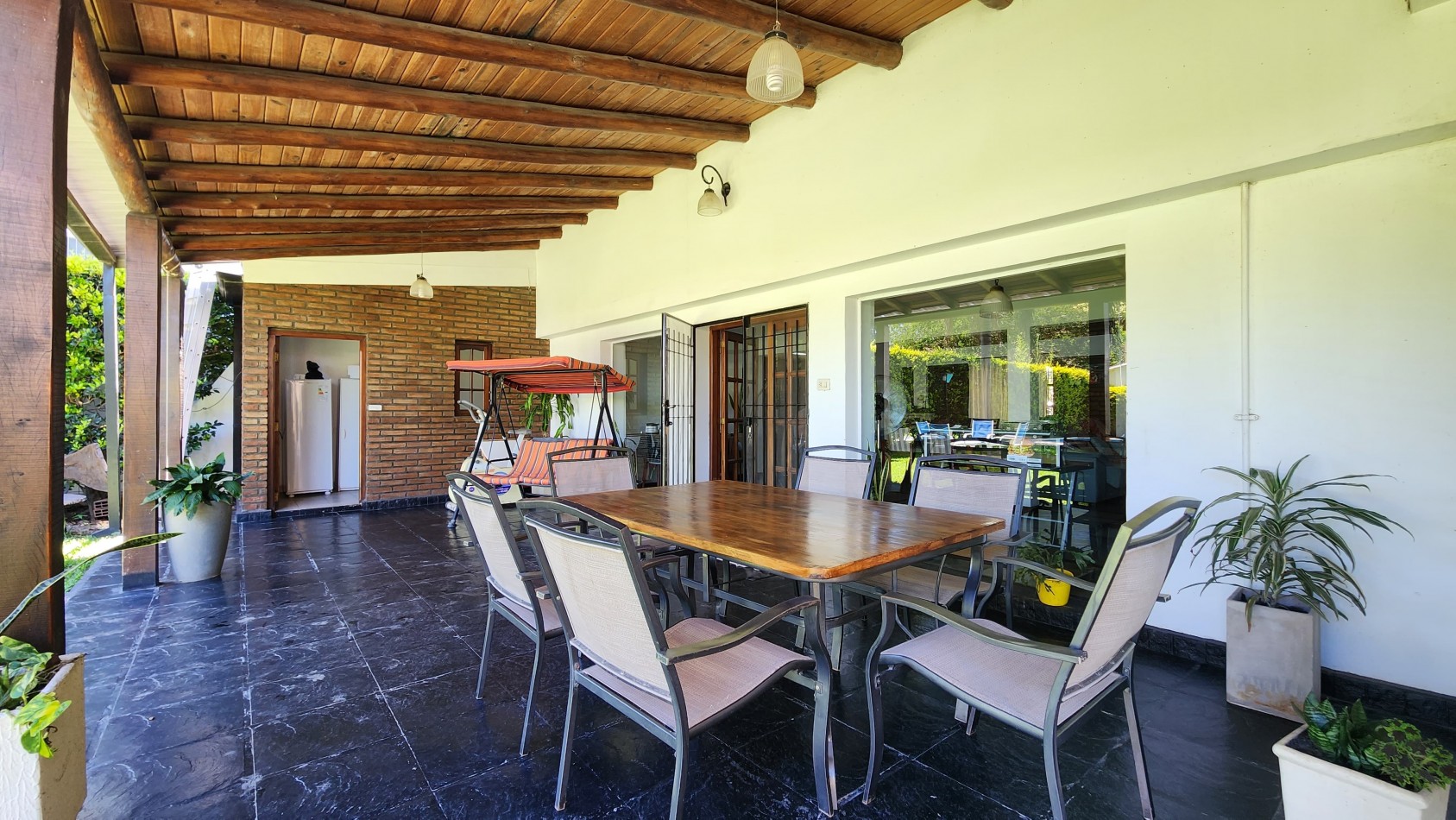CASA EN COUNTRY LA TATENGUITA