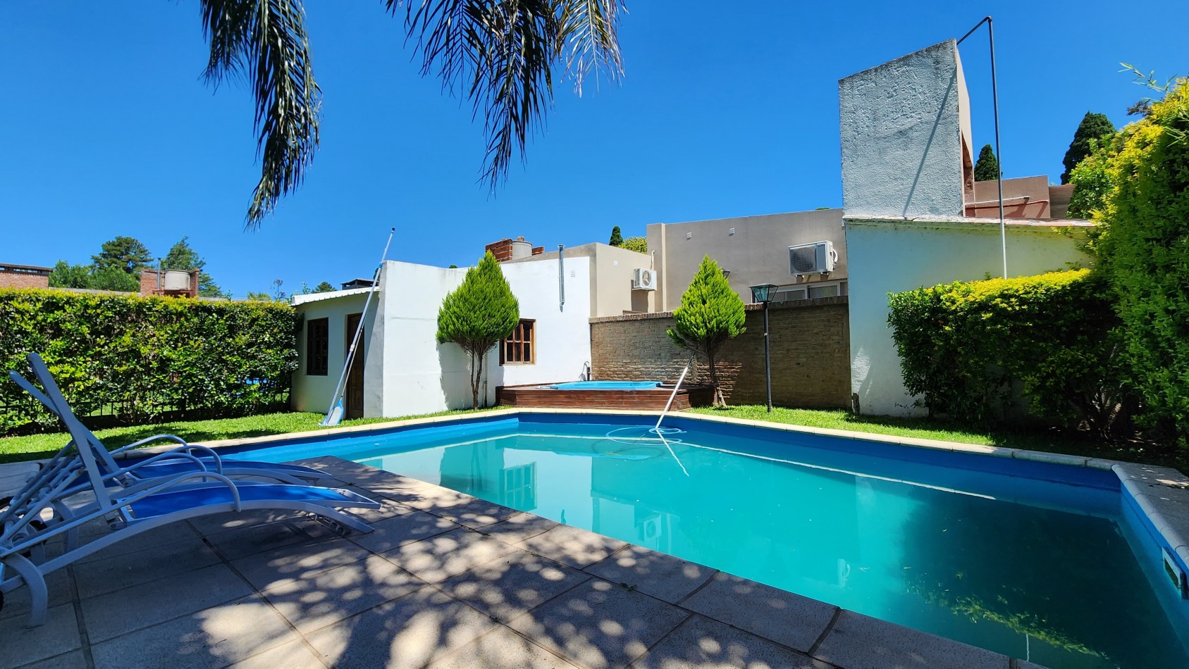 CASA EN COUNTRY LA TATENGUITA