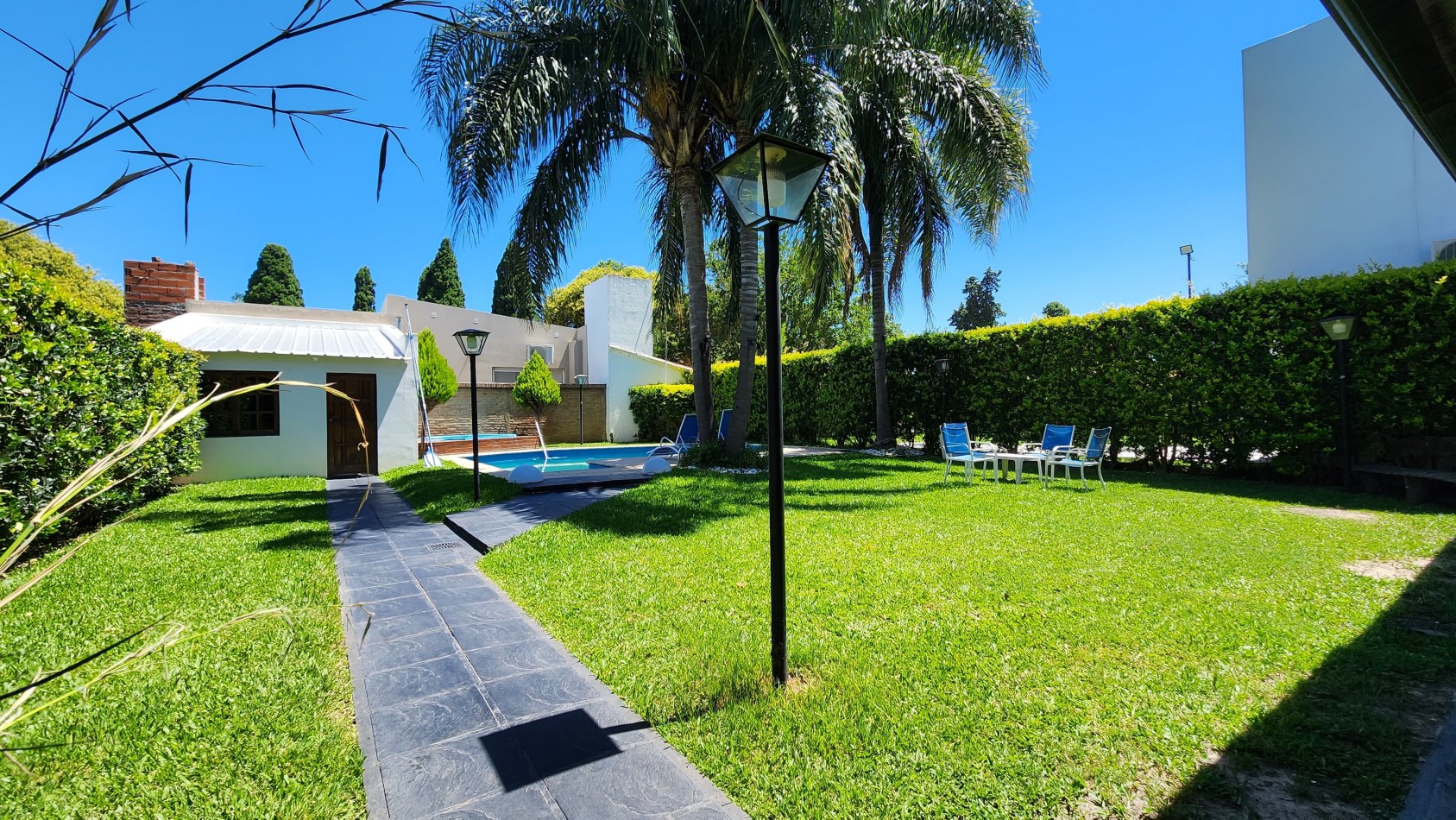 CASA EN COUNTRY LA TATENGUITA
