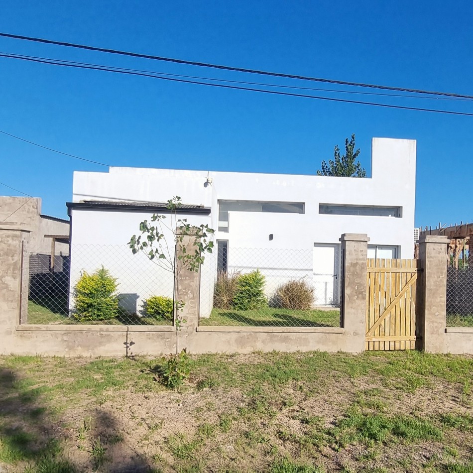 CASA DE DOS DORMITORIOS EN LAGOS DEL LEYES