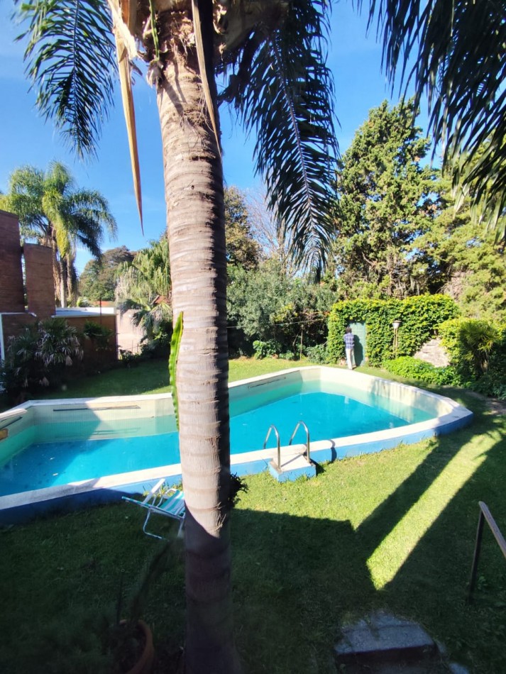 CASA DE 4 DORMITORIOS EN COUNTRY LA TATENGUITA