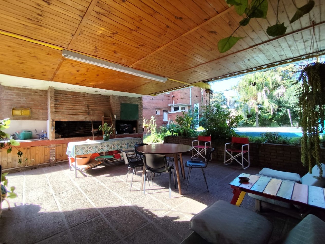 CASA DE 4 DORMITORIOS EN COUNTRY LA TATENGUITA