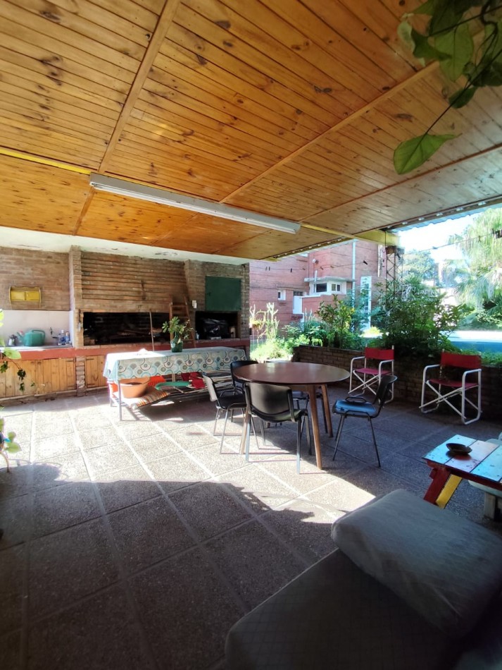 CASA DE 4 DORMITORIOS EN COUNTRY LA TATENGUITA