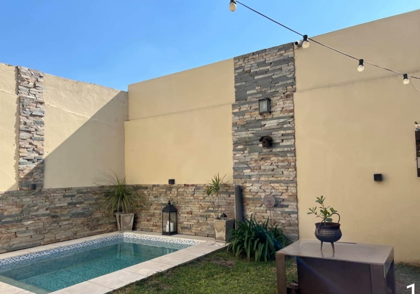 CASA IMPECABLE EN CANDIOTI A PASOS DE BV