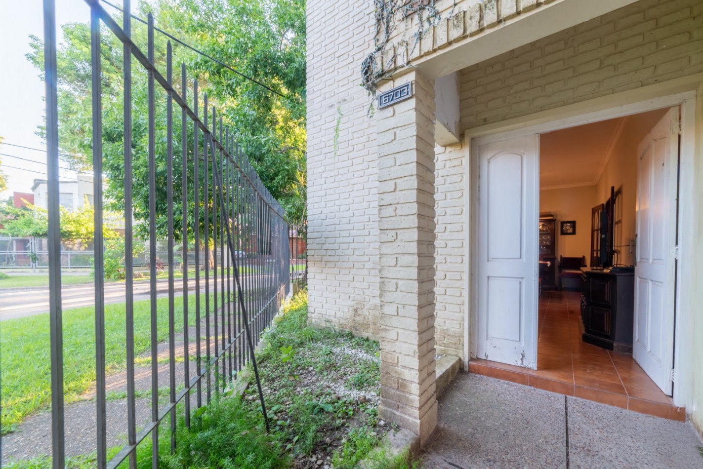 CASA EN GUADALUPE A 1 CUADRA DE LA COSTANERA
