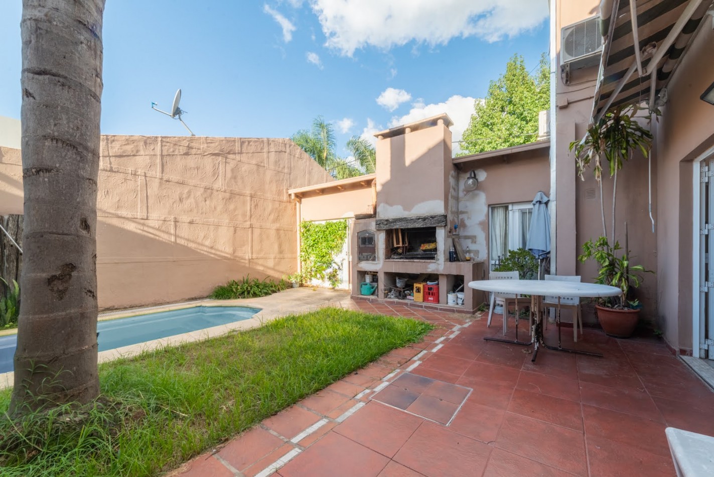 CASA EN GUADALUPE A 1 CUADRA DE LA COSTANERA