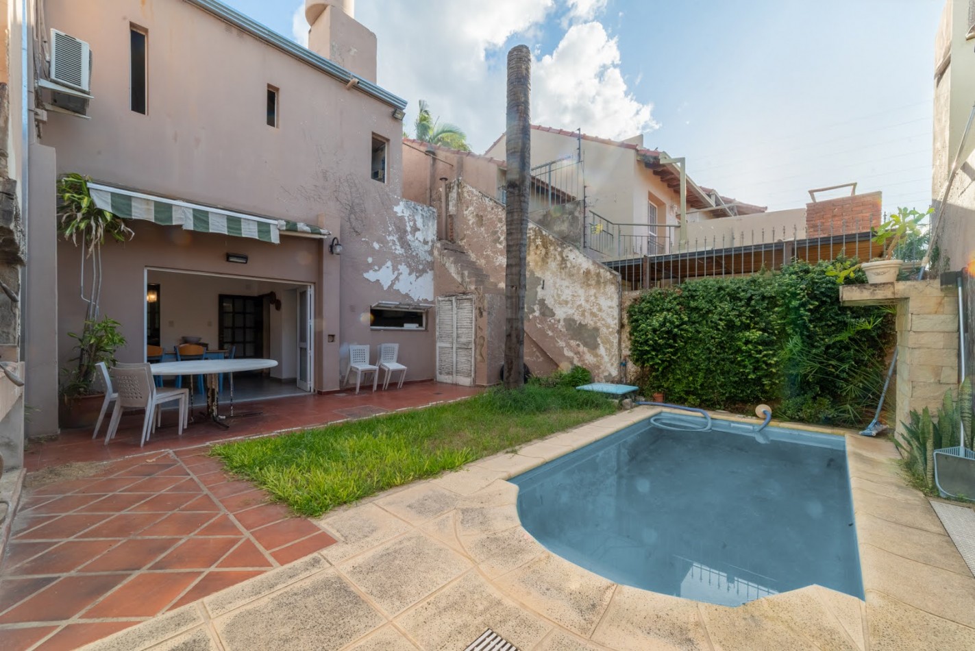 CASA EN GUADALUPE A 1 CUADRA DE LA COSTANERA