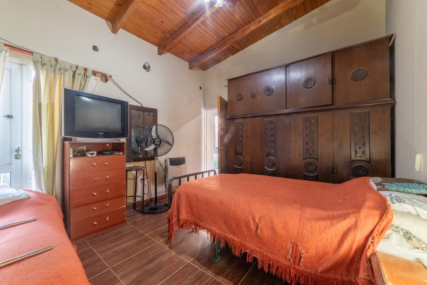 CASA EN GUADALUPE A 1 CUADRA DE LA COSTANERA