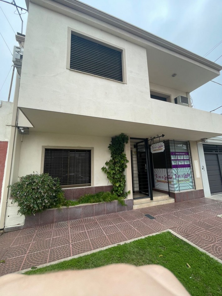 Casa al frente de categoria