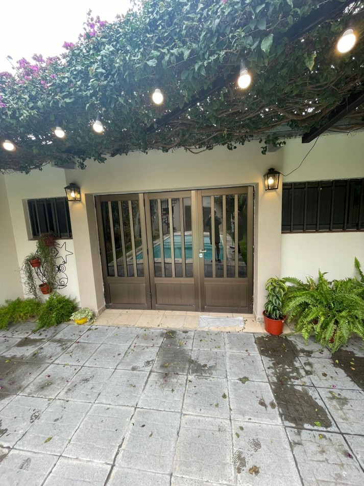 Casa al frente de categoria