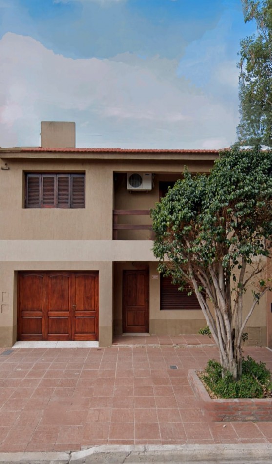 CASA DE 4 DORMITORIOS