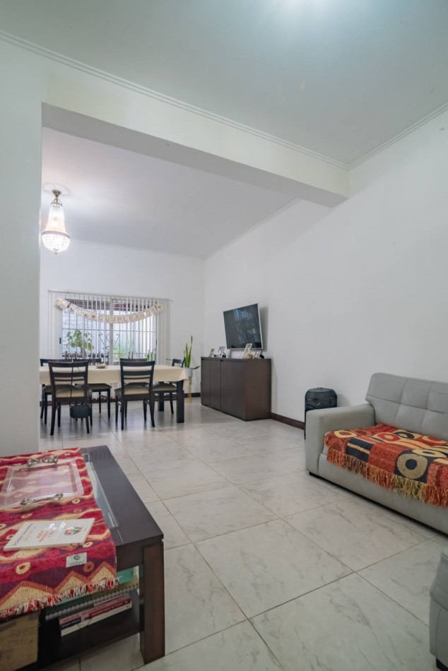 CASA DE CATEGORIA EN BARRIO SUR