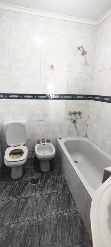 CASA 4 DORMITORIOS EN GUADALUPE OESTE