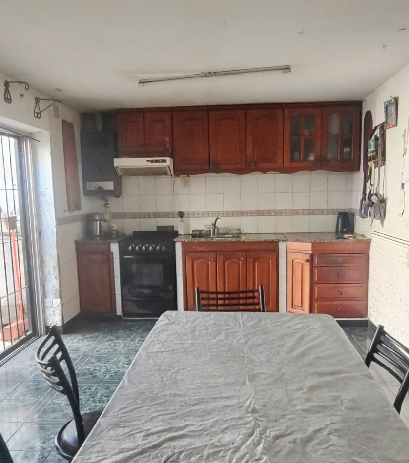 CASA 4 DORMITORIOS EN GUADALUPE OESTE