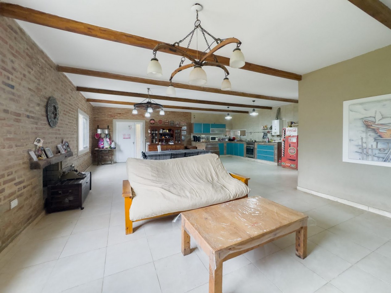 Amplia casa en Ruta 1 - Lomas de San Jose