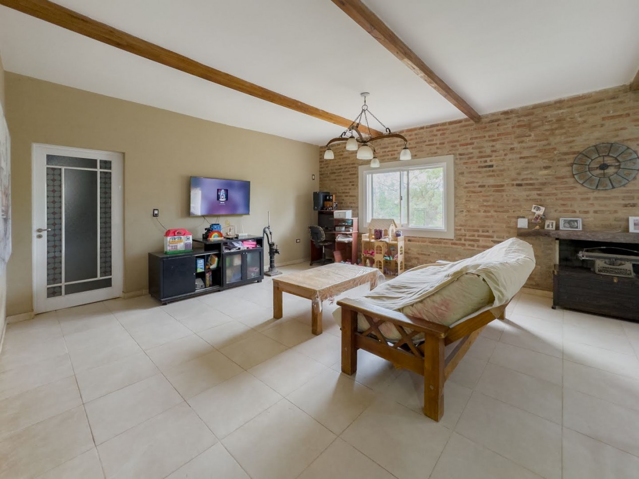 Amplia casa en Ruta 1 - Lomas de San Jose