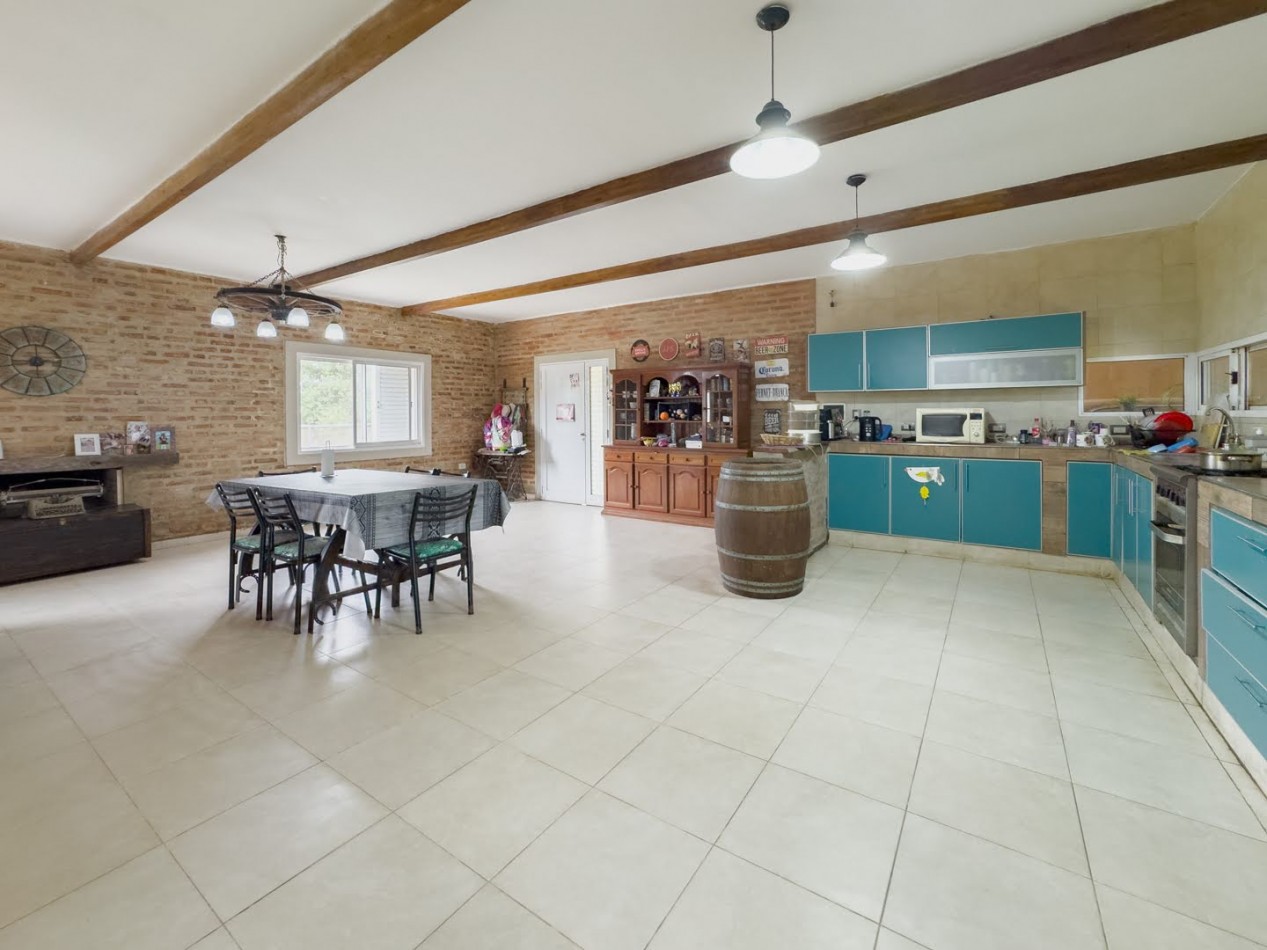 Amplia casa en Ruta 1 - Lomas de San Jose