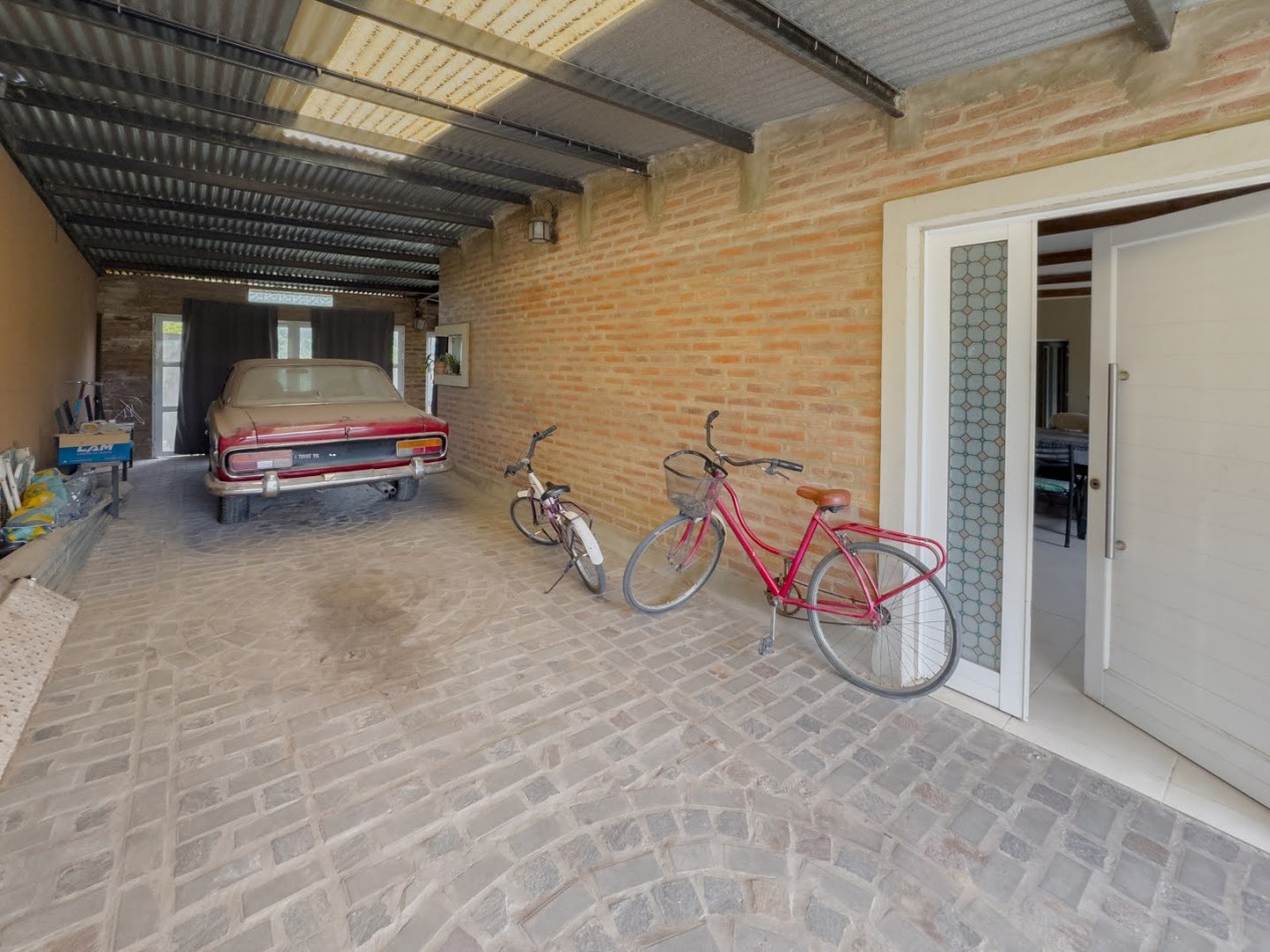 Amplia casa en Ruta 1 - Lomas de San Jose