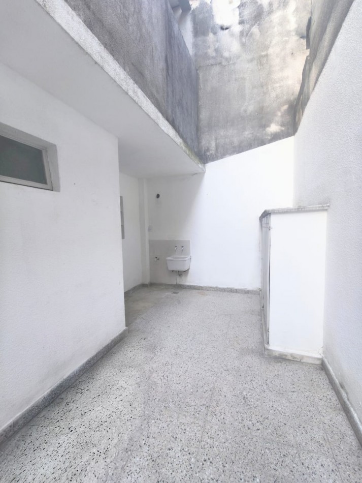 Interno en pleno centro
