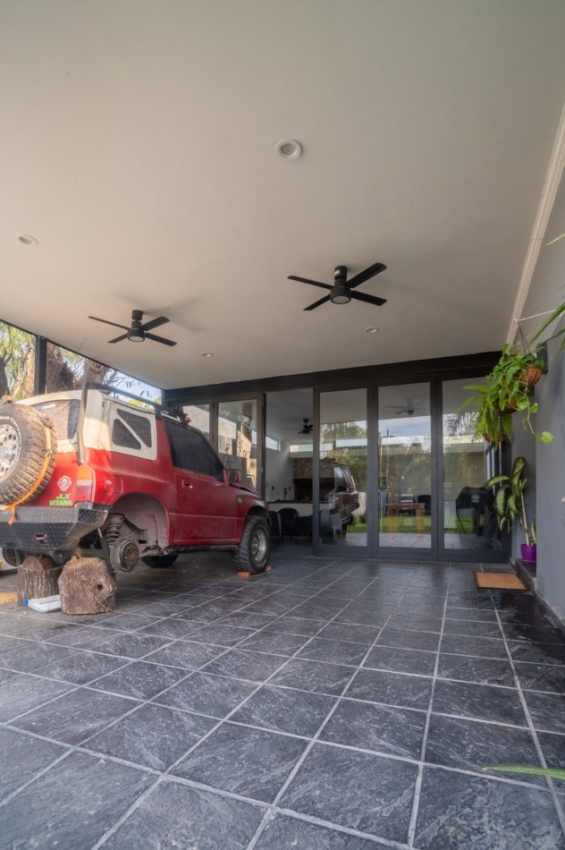 Casa de categoria a 3 cuadras de ruta 1
