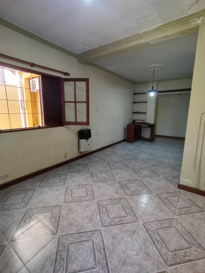 Se vende casa en San Lorenzo 6400