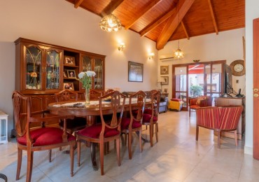 CASA A UNA CUADRA DE LA COSTANERA