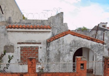 CASA A DEMOLER DE 210m2